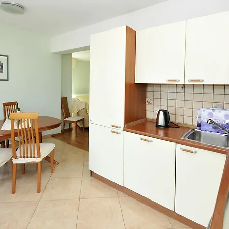 Lida 2 Τρογκίρ