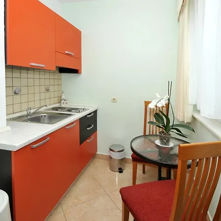 Πανσιόν Lida 2 4*