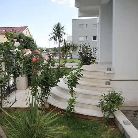 Gostinjska kuća Lida 2 4*